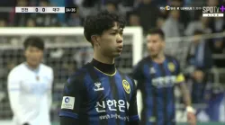 HLV Incheon United nói gì về Công Phượng khi lần đầu đá chính?
